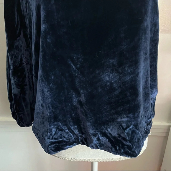 ALICE + OLIVIA • SAPPHIRE BLUE ONE-SHOULDER VELVET TOP - Picture 8 of 11